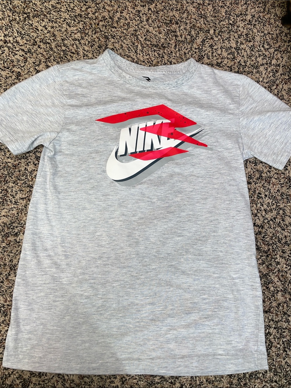 Nike Short Sleeve Active Logo Tee Boys Size L EUC